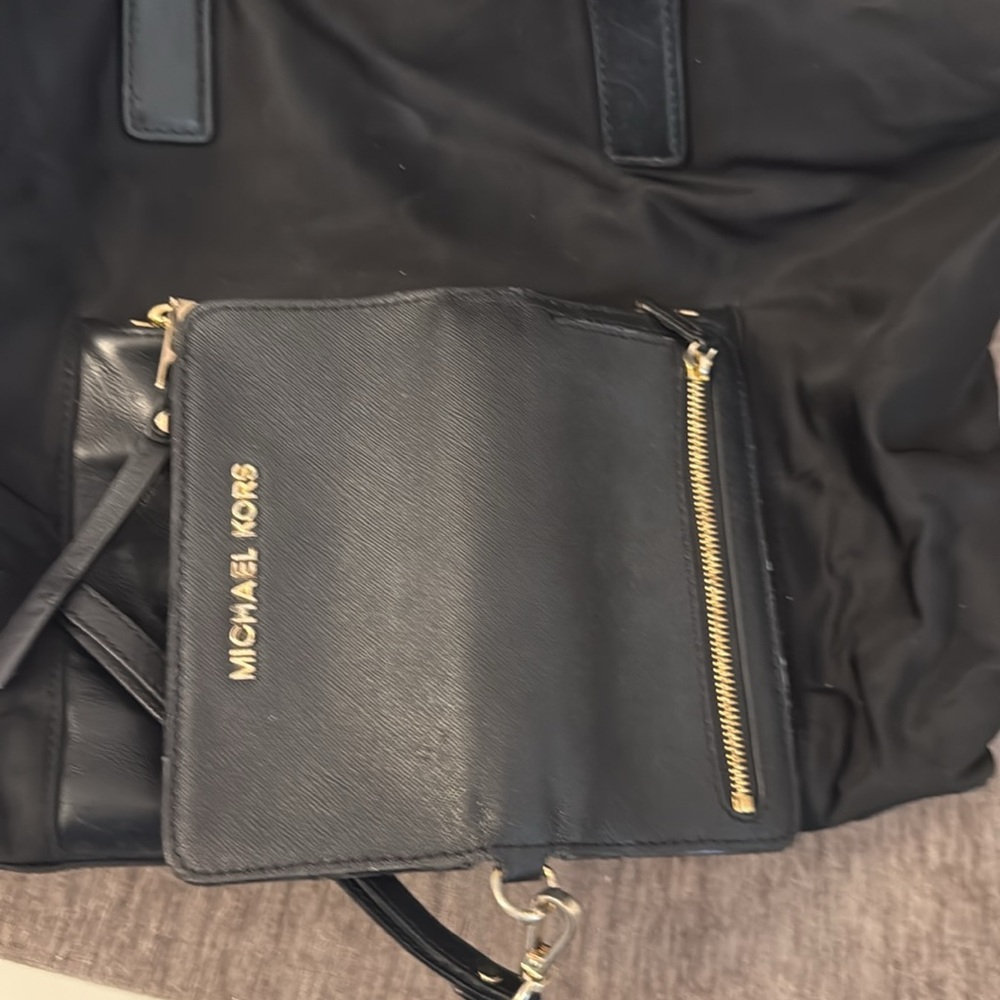 Michael Kors bundle of tote bag and wallet - Picture 9 of 15